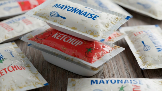 Bolsas individuales de ketchup y mayonesa Bolsas individuales de ketchup y mayonesa