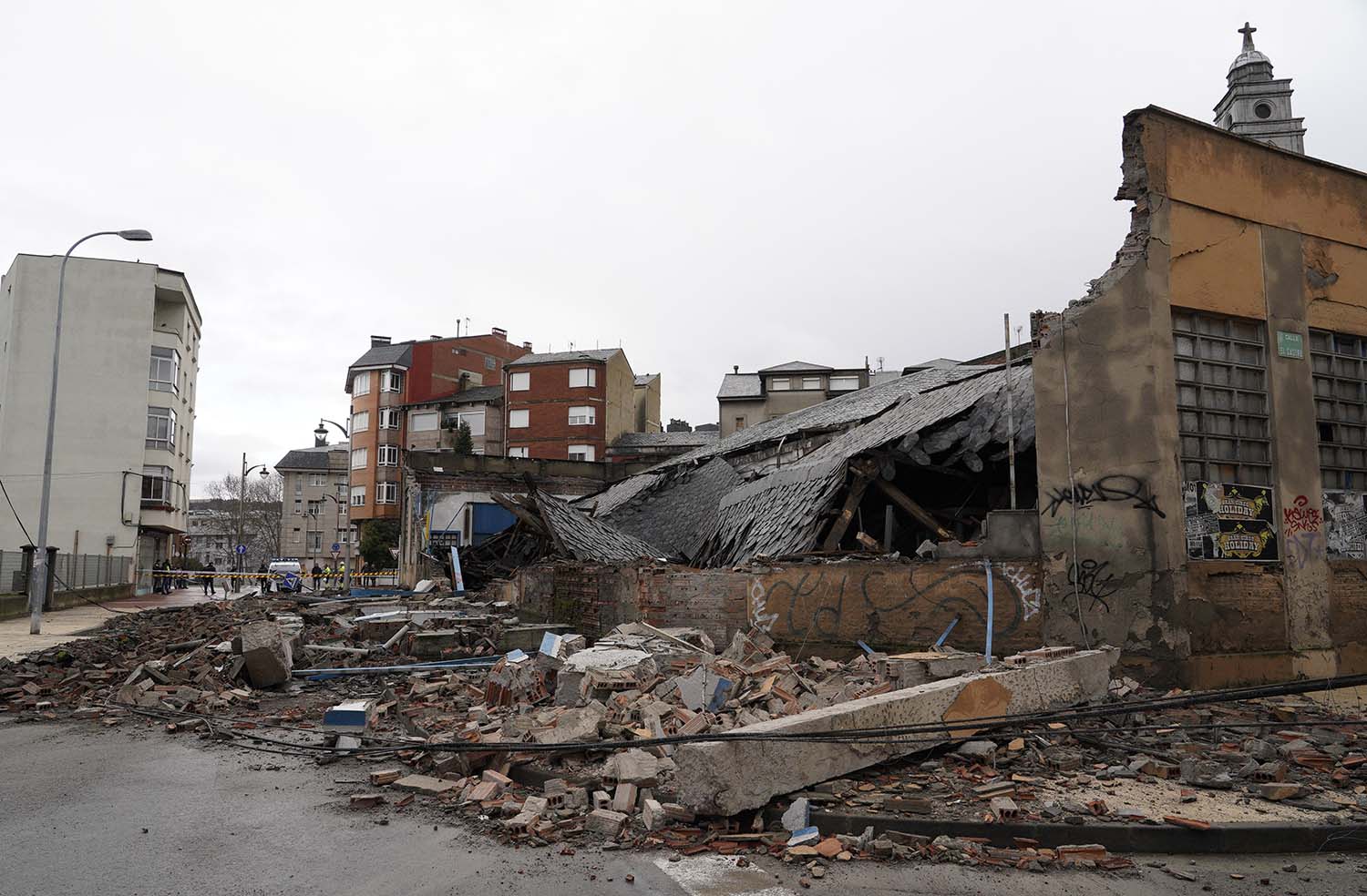César Sánchez ICAL. Derrumbe del antiguo edificio garaje Garnelo en el centro de Ponferrada