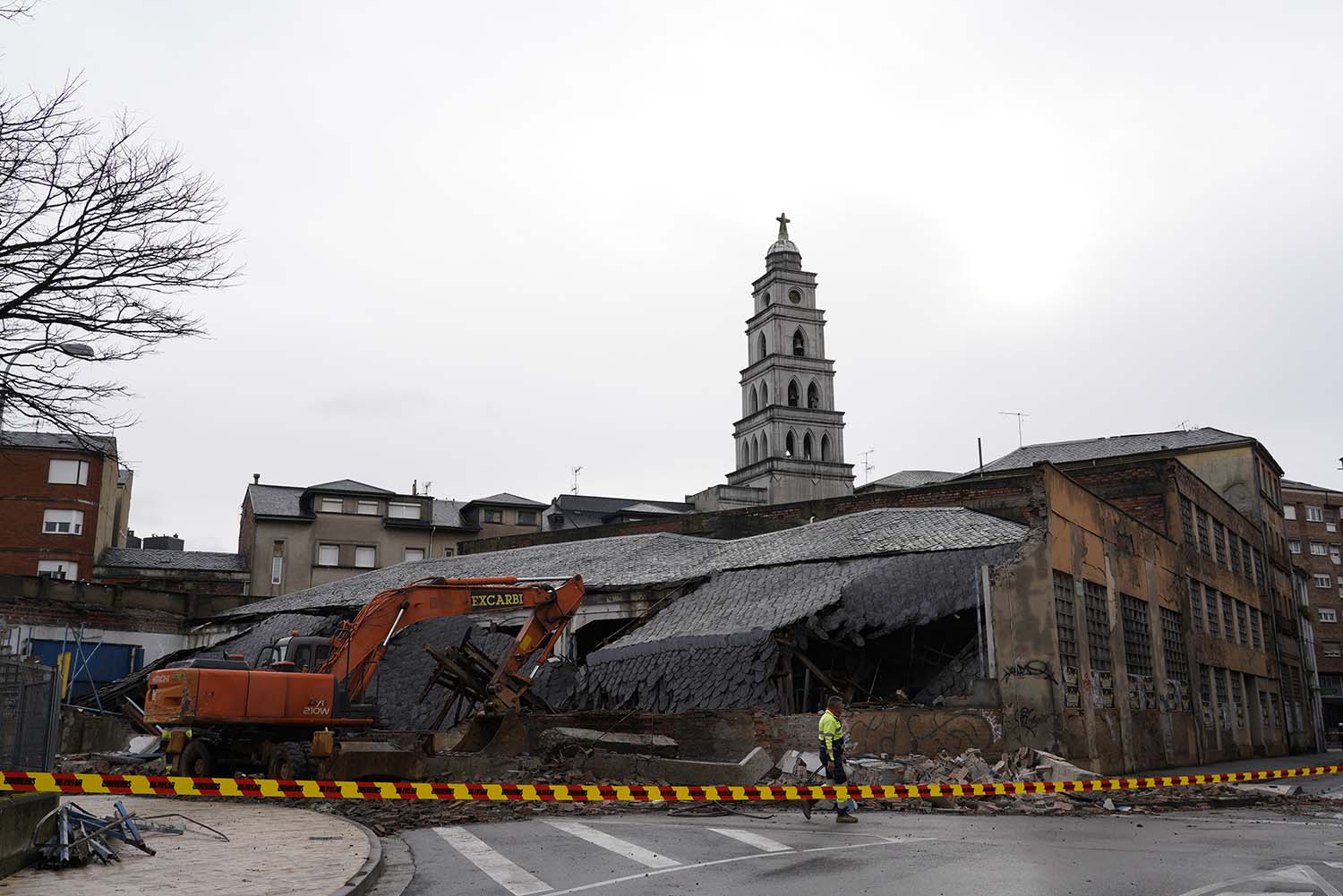 César Sánchez ICAL. Derrumbe del antiguo edificio garaje Garnelo en el centro de Ponferrada 3