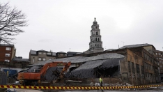 César Sánchez ICAL. Derrumbe del antiguo edificio garaje Garnelo en el centro de Ponferrada 