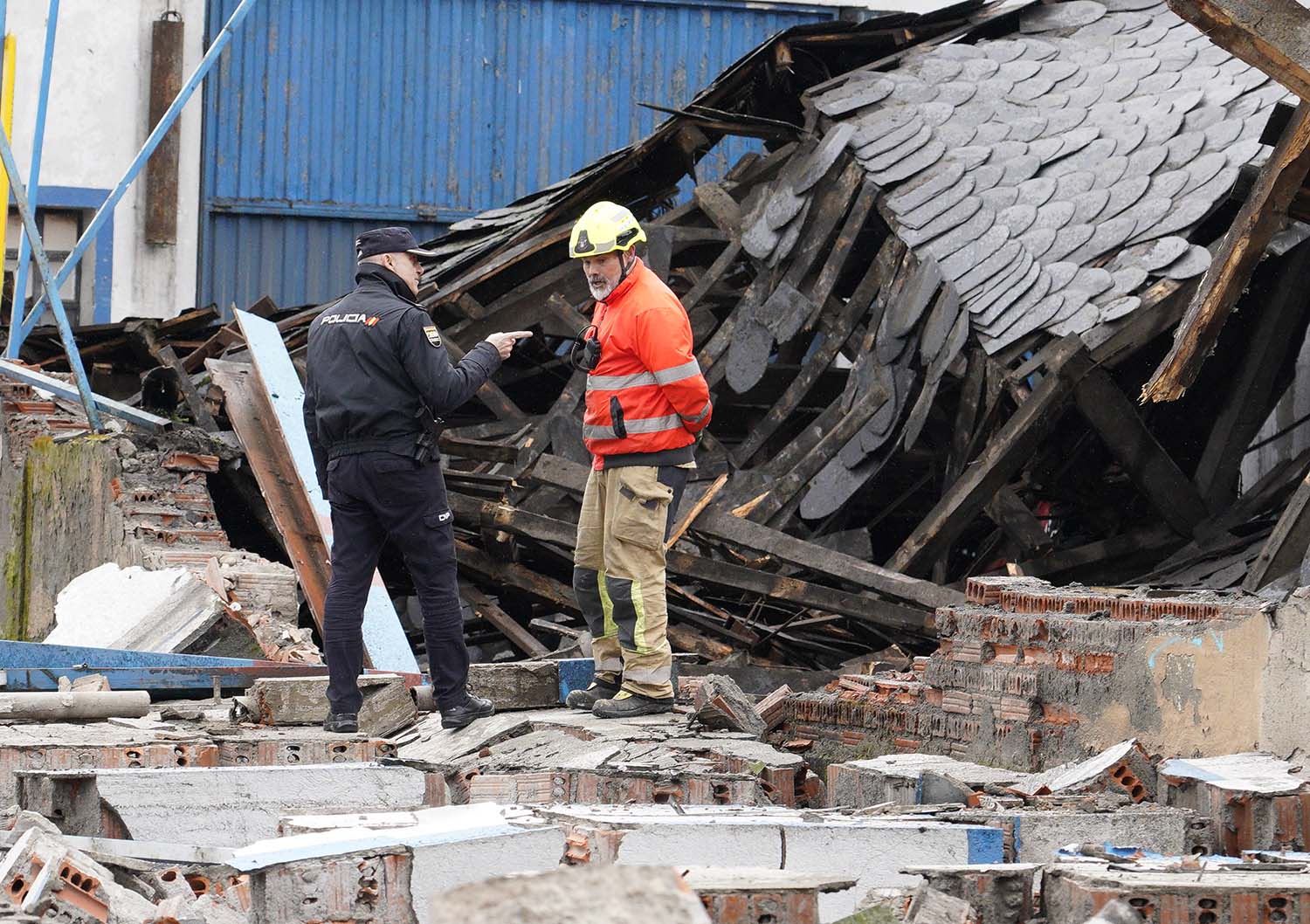 César Sánchez ICAL. Derrumbe del antiguo edificio garaje Garnelo en el centro de Ponferrada 1