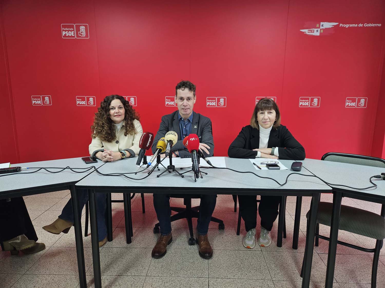Rueda de prensa del PSOE. Los cabezas de lista del PSOE León Silvia Cao, Mario Rivas y Mabel Fernández
