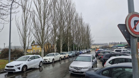 Zona trasera del hospital donde se retirarán los chopos. Zona trasera del hospital donde se retirarán los chopos.