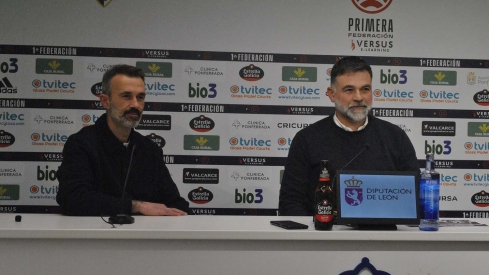 El exjugador de la Deportiva Ponferradina Samuel San José y Gonzalo Silió, maestro, psicopedagogo y entrenador