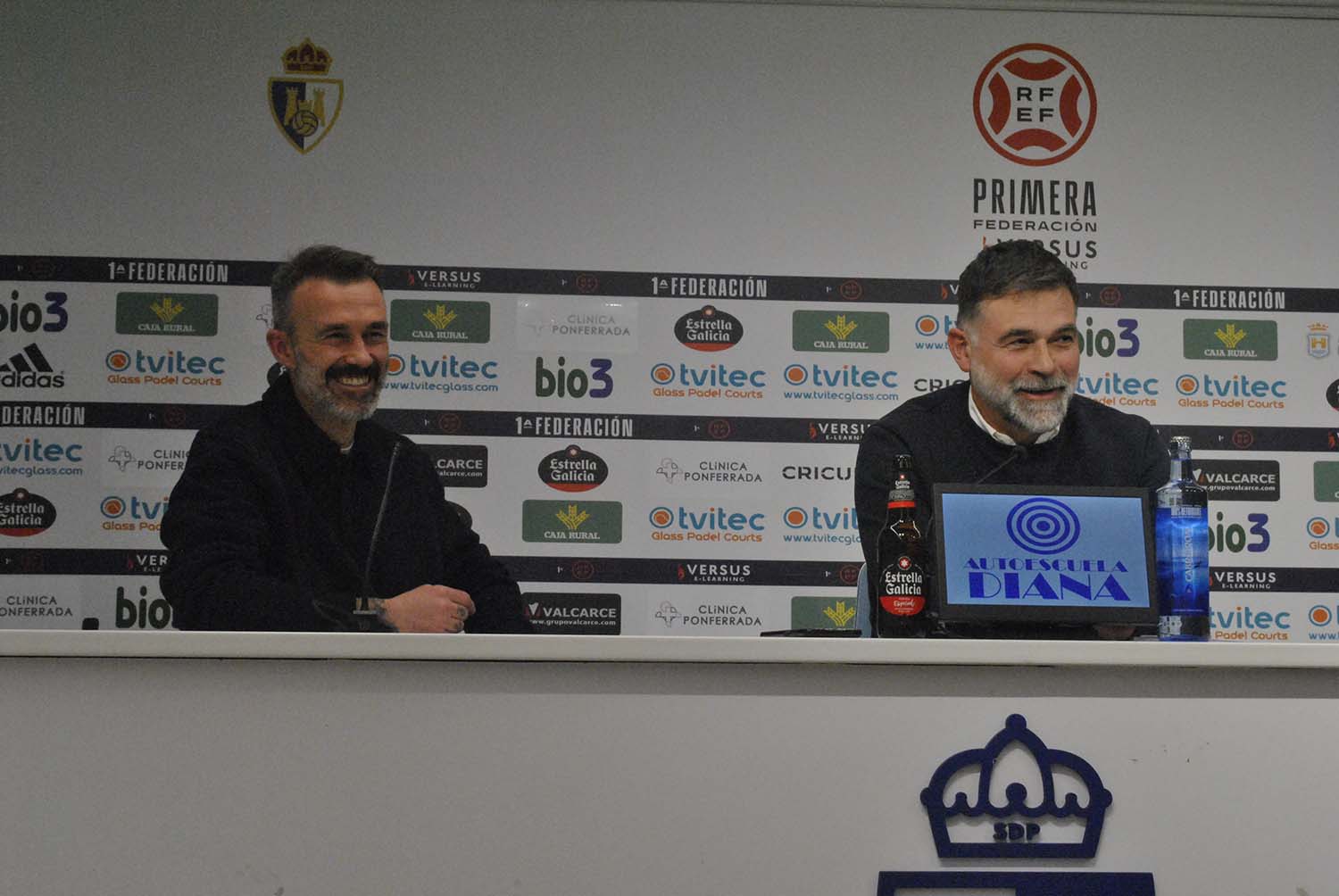 El exjugador de la Deportiva Ponferradina Samuel San José y Gonzalo Silió, maestro, psicopedagogo y entrenador. El exjugador de la Deportiva Ponferradina Samuel San José y Gonzalo Silió, maestro, psicopedagogo y entrenador.