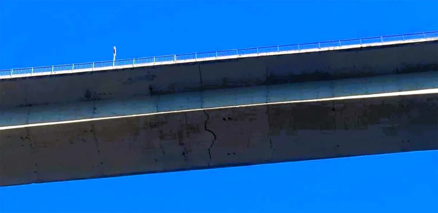 Fisura en el viaducto de El Estrecho. Foto: AF2 Toral