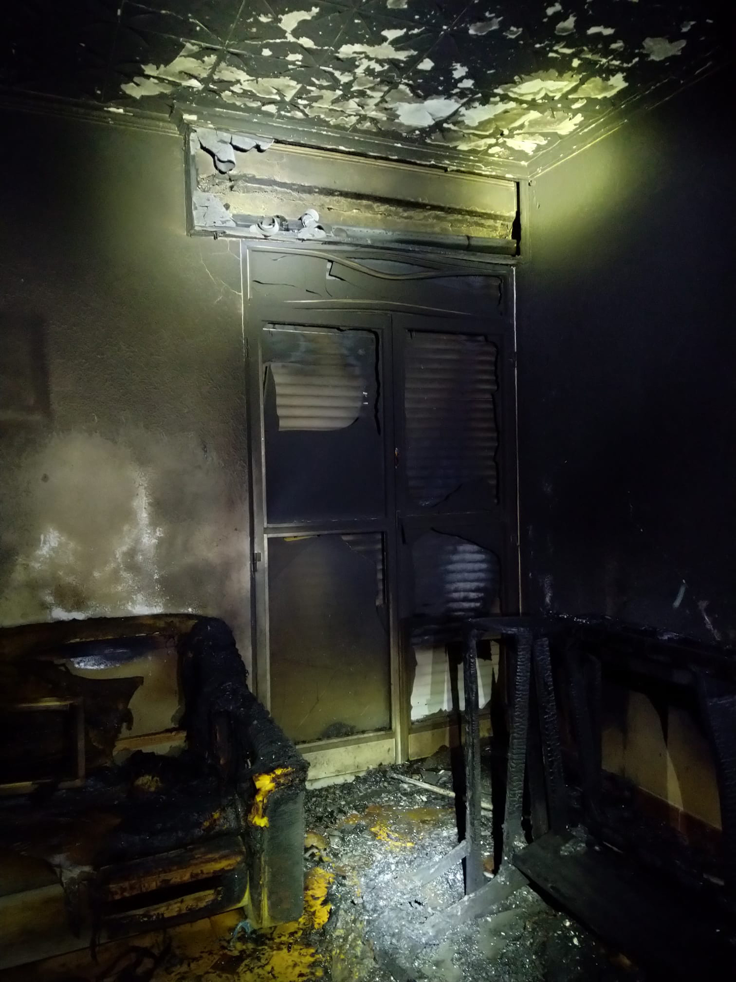 Sofá donde se originó el incendio.