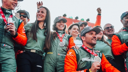 Dacia Sandriders ICAL. La piloto Cristina Gutiérrez culmina su décimo Rally Dakar, el segundo en la categoría reina de coches, con un histórico 11º puesto en la general, el mejor resultado femenino en la clasificaci