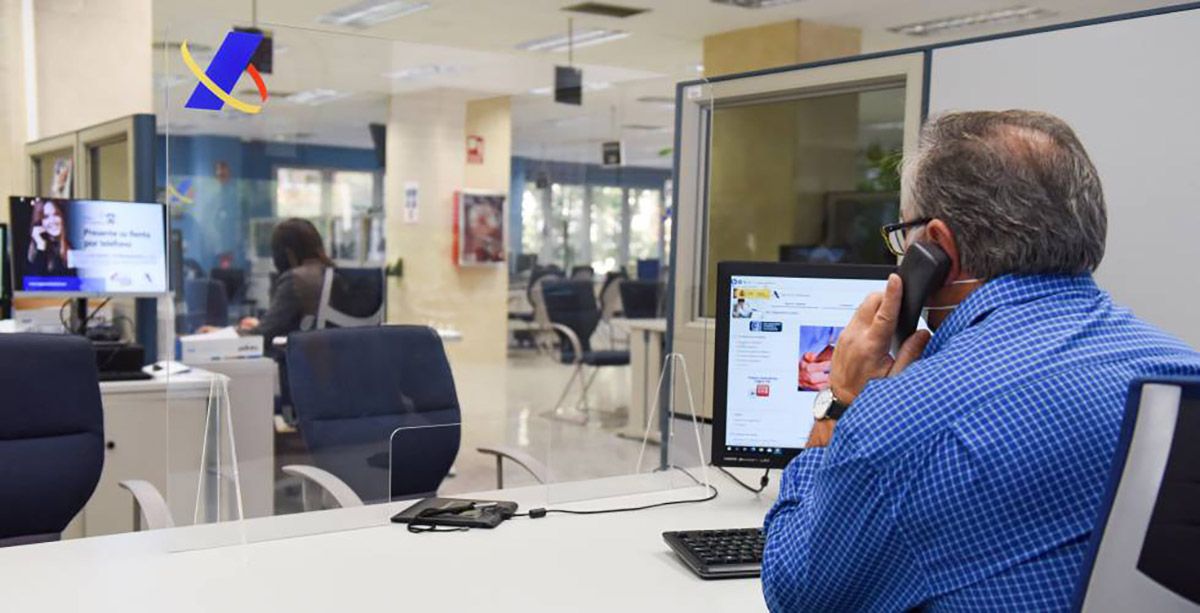 Funcionarios, funcionario de Hacienda