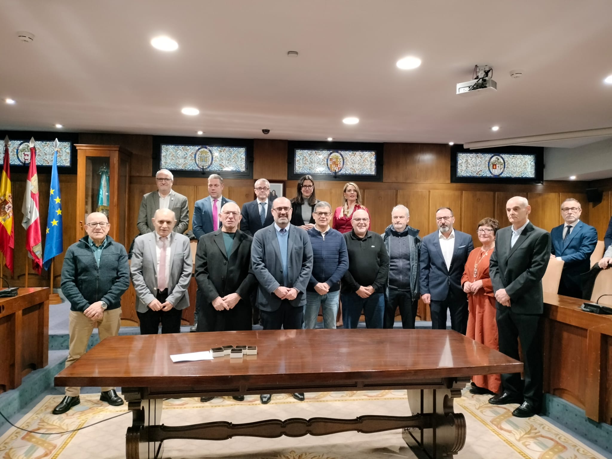 Imposición de insignias a catorce funcionarios jubilados este Día de Las Candelas en Ponferrada Imposición de insignias a catorce funcionarios jubilados este Día de Las Candelas en Ponferrada