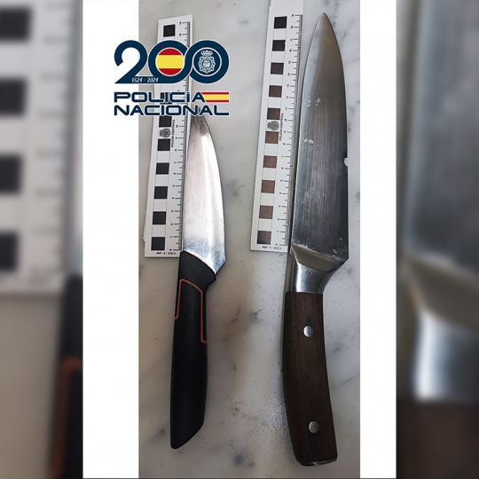 Intervienen armas blancas en un pub de Ponferrada y la operación identifica a un grupo criminal que extorsionaba y amenazaba a inquilinos de habitaciones en la ciudad