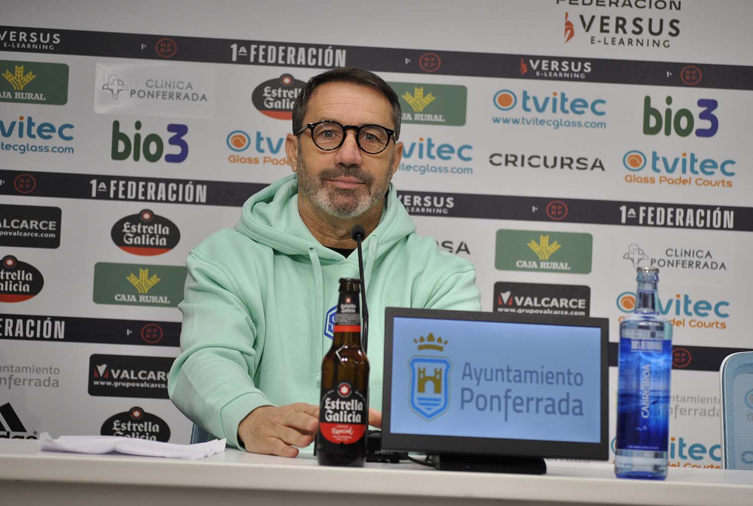 Sietes en sala de prensa Sietes en sala de prensa