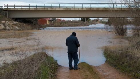 Peio García / ICAL . El río Cea desborda por Valderas (León)