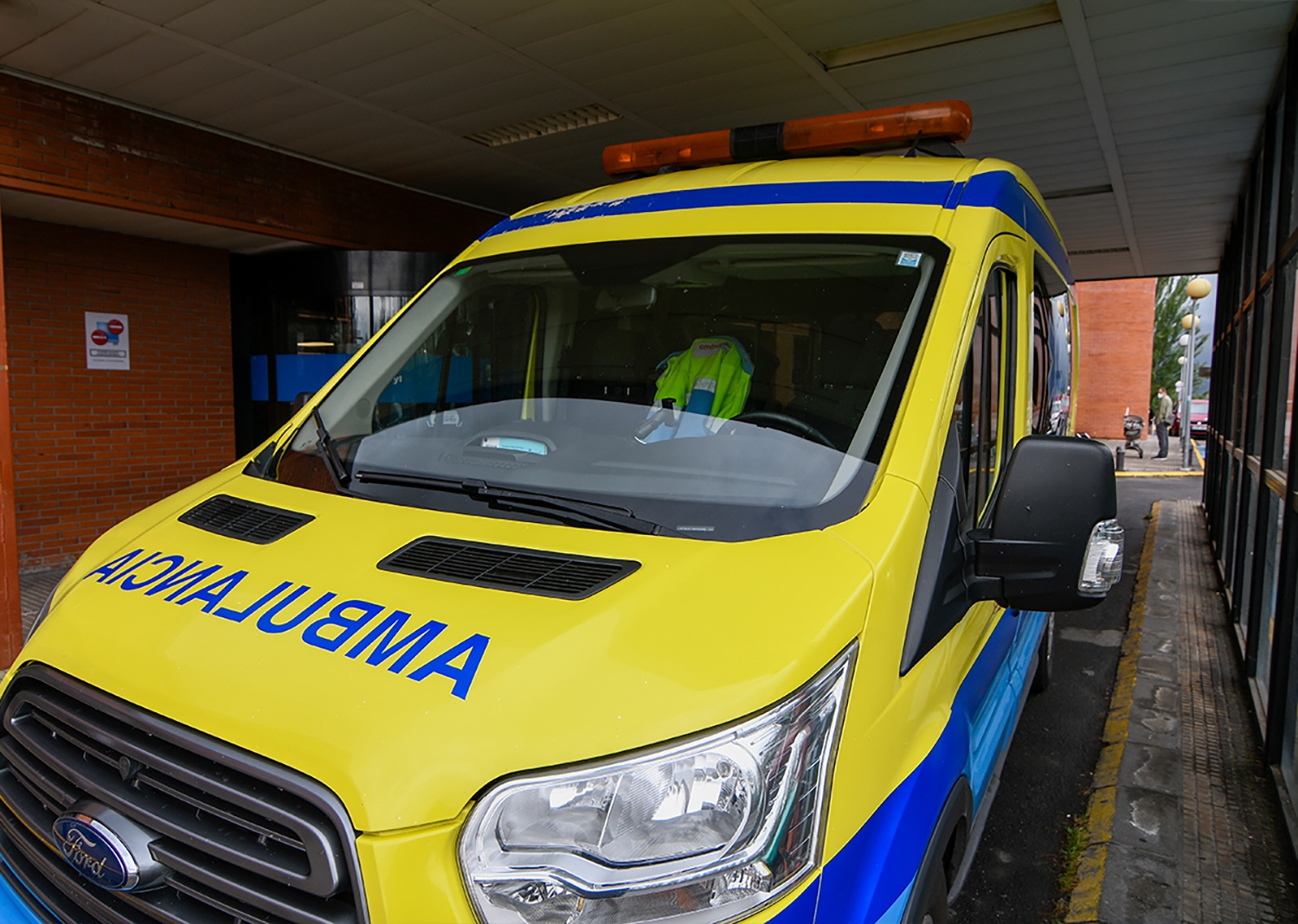 Ambulancia en el Hospital del Bierzo