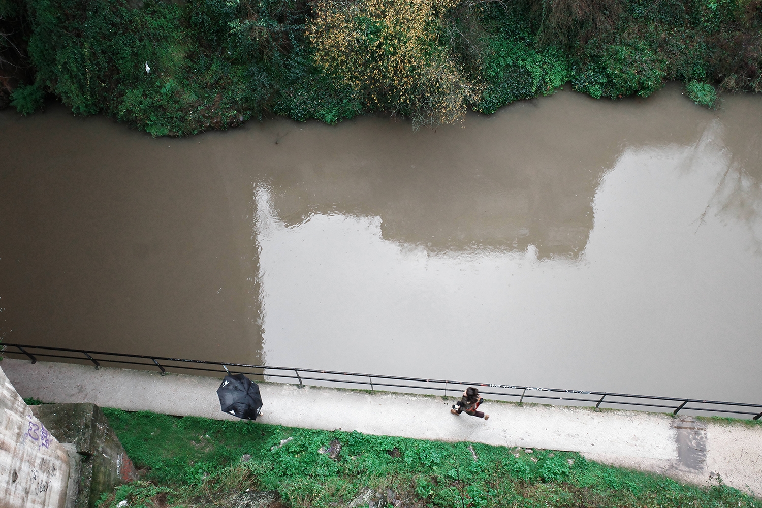 César Sánchez / ICAL. Día de intensa lluvia en Ponferrada