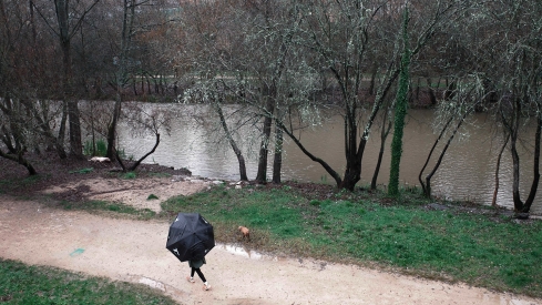 Imagen de archivo de día de intensa lluvia en Ponferrada | César Sánchez (ICAL) Imagen de archivo de día de intensa lluvia en Ponferrada | César Sánchez (ICAL)