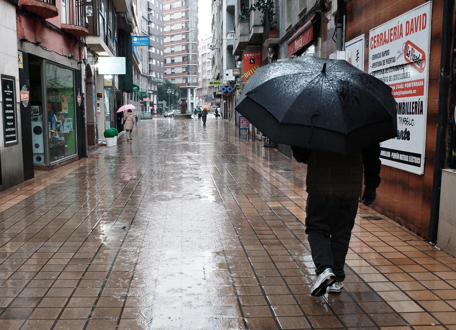 César Sánchez / ICAL. Día de intensa lluvia en Ponferrada