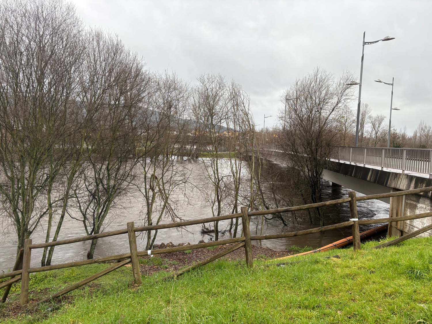 Crecida del río Boeza en Bembibre .