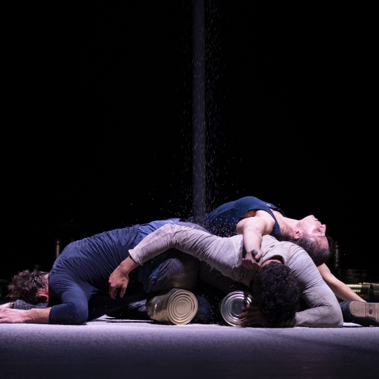 Escena de la obra “Latas” 