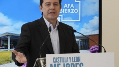 César Sánchez  ICAL. El presidente del PP de Castilla y León y candidato a la Presidencia de la Junta, Alfonso Fernández Mañueco, durante su visita a la Asociación de Alzheimer Bierzo 