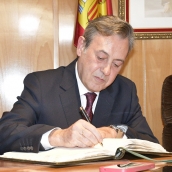 José Ribagorda firma el libro de honor de Bembibre (9) José Ribagorda firma el libro de honor de Bembibre (9)