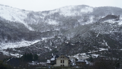 César Sánchez / ICAL. Nieve en la localidad de San Cristóbal de Valdueza 