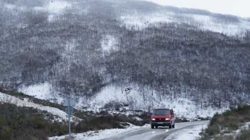 César Sánchez / ICAL. Nieve en la localidad de San Cristóbal de Valdueza 