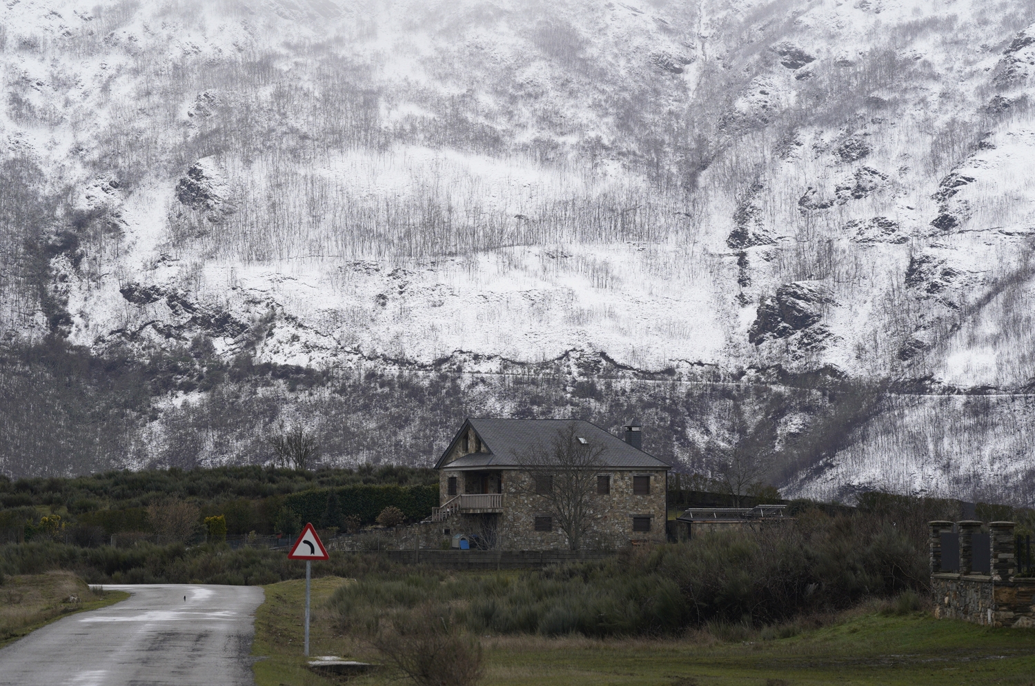César Sánchez / ICAL. Nieve en la localidad de San Cristóbal de Valdueza 