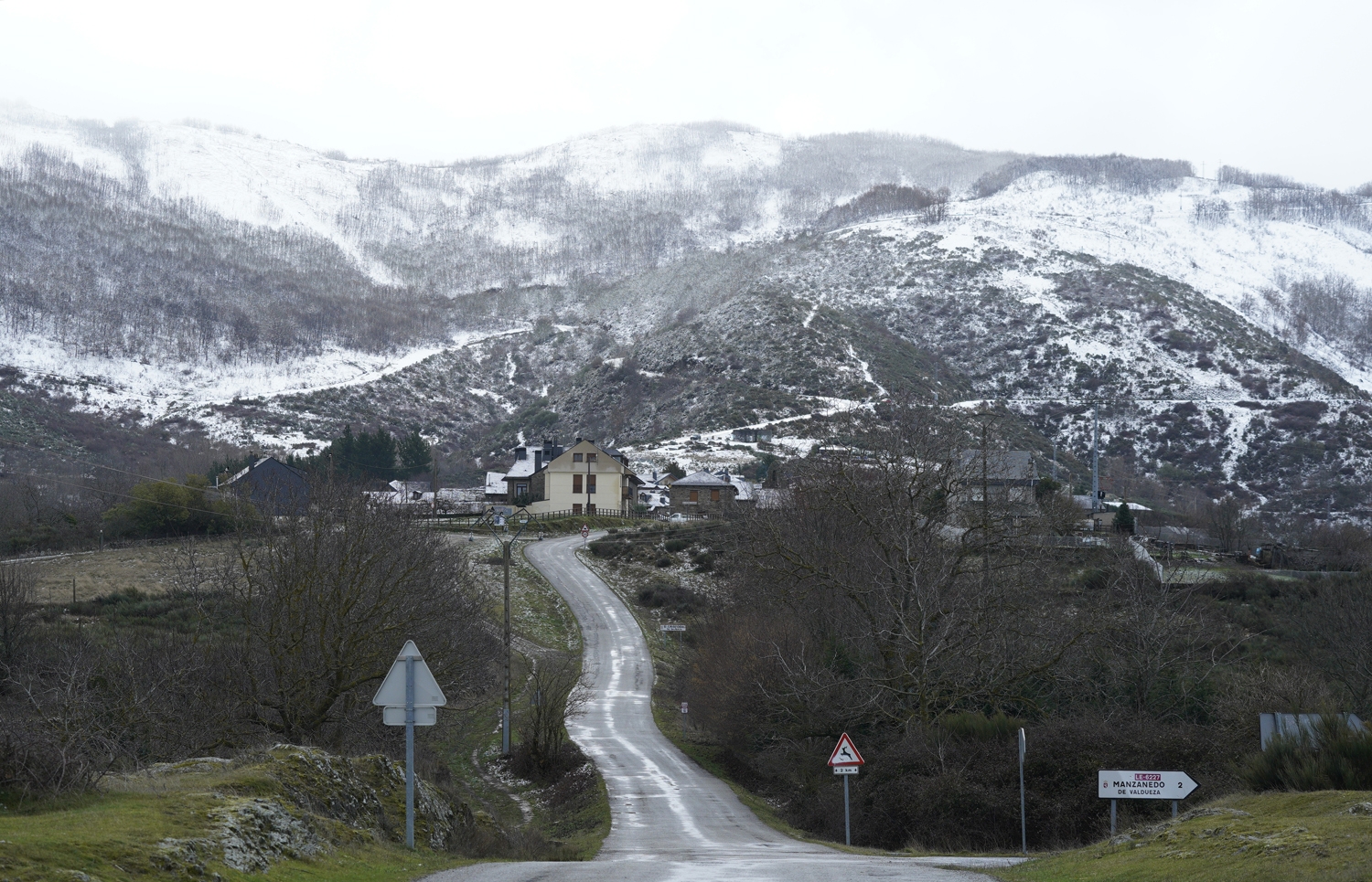 César Sánchez / ICAL. Nieve en la localidad de San Cristóbal de Valdueza 