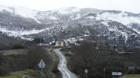César Sánchez / ICAL. Nieve en la localidad de San Cristóbal de Valdueza 
