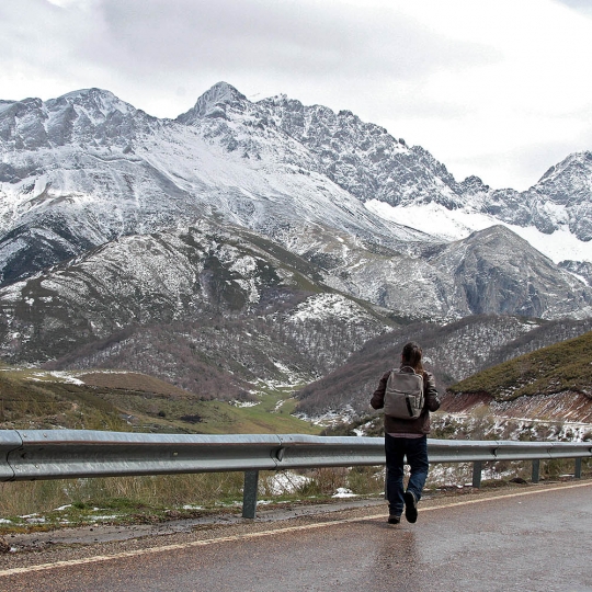 Peio García / ICAL . La nieve sólo llega a las cumbres en los valles de Babia y Laciana (León)