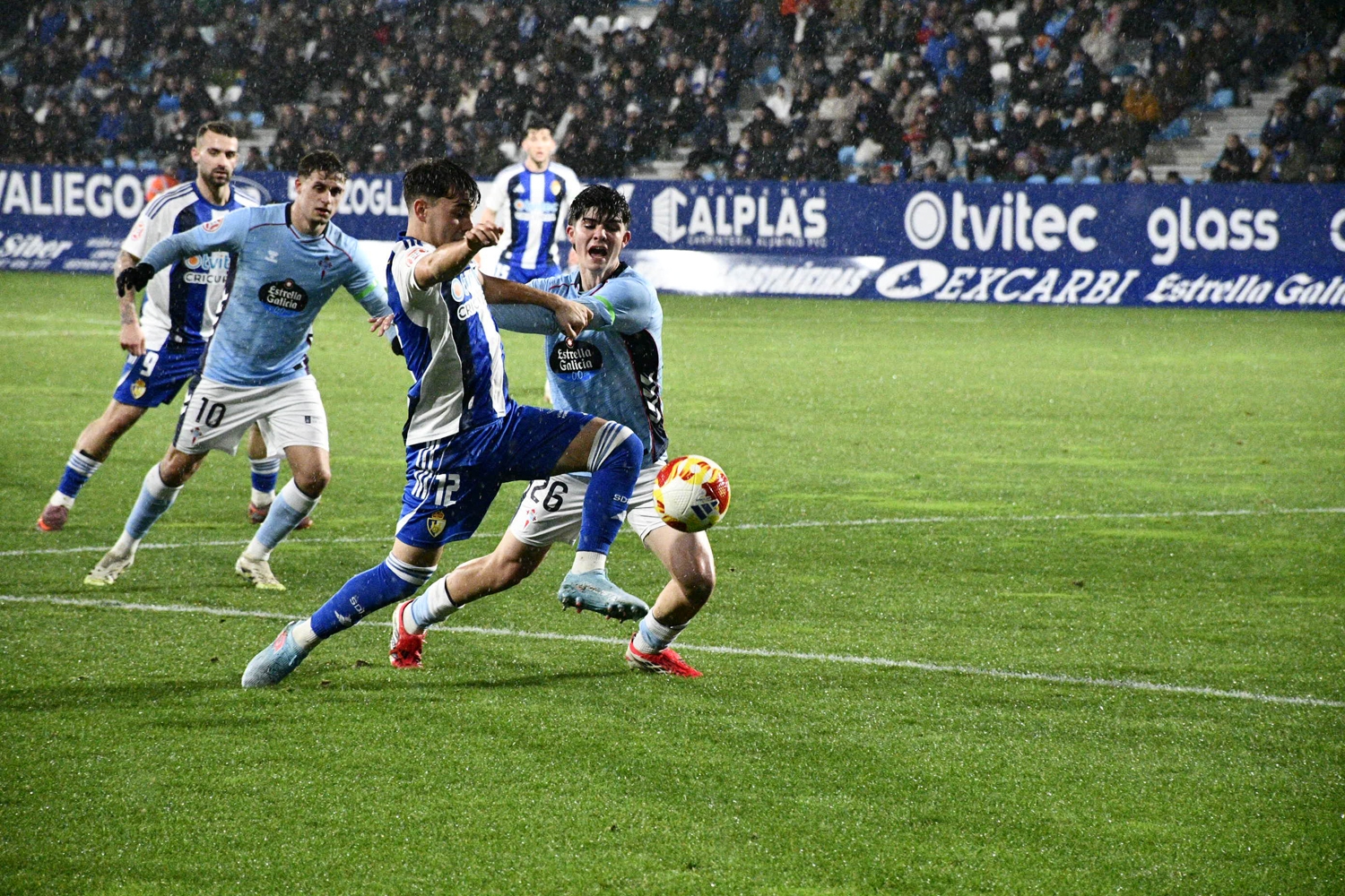 Primera parte del partido entre la Ponferradina y el Celta Fortuna (9)