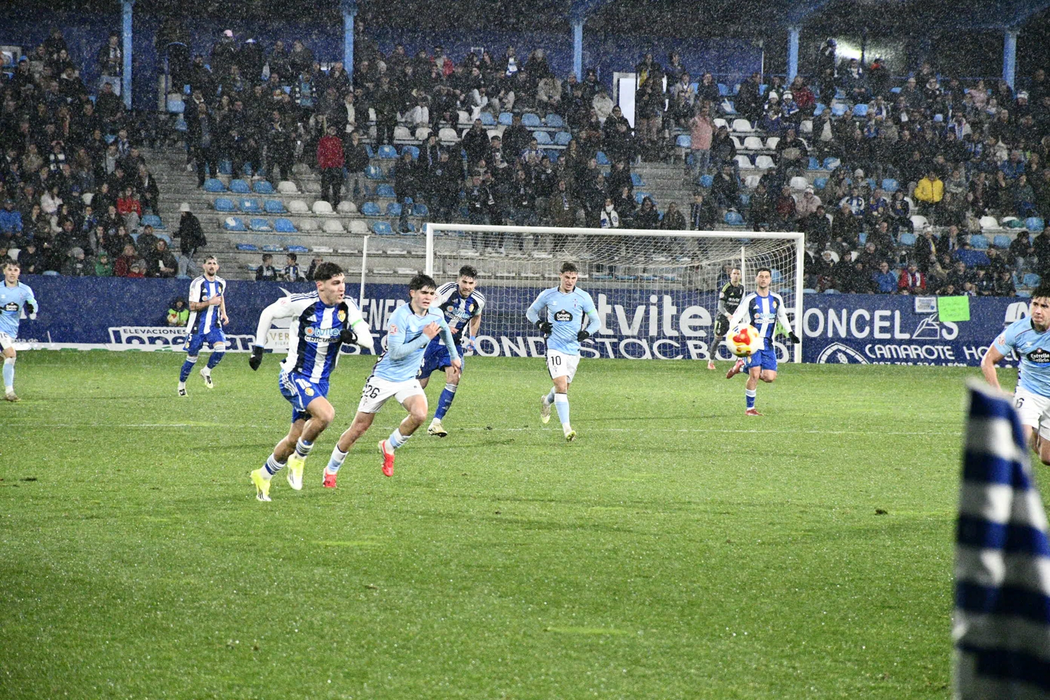 Primera parte del partido entre la Ponferradina y el Celta Fortuna (13)