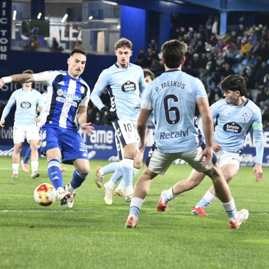 Primera parte del partido entre la Ponferradina y el Celta Fortuna (19)