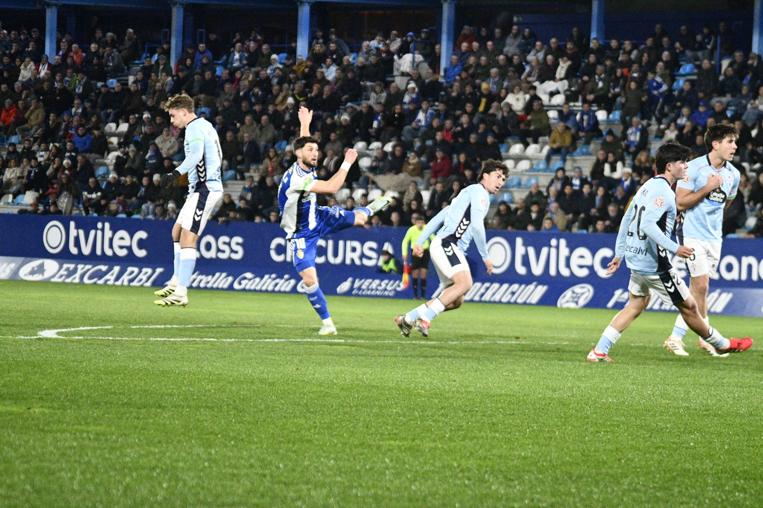 Primera parte del partido entre la Ponferradina y el Celta Fortuna (32)