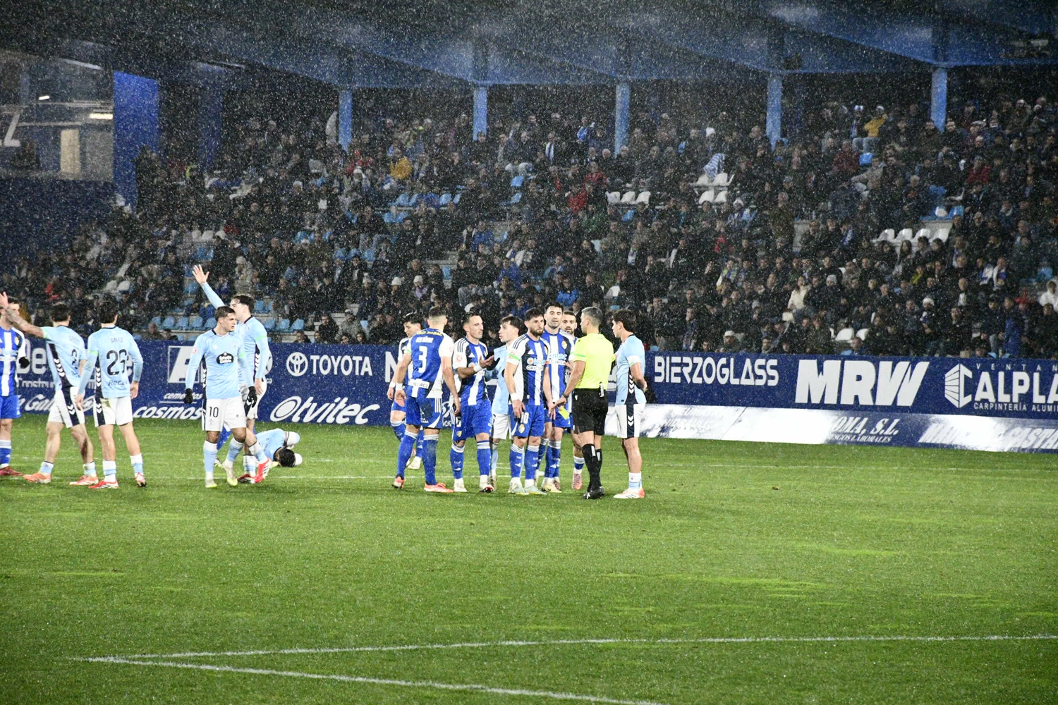 Primera parte del partido entre la Ponferradina y el Celta Fortuna (49)