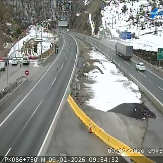 Nieve en la AP66 en la mañana de este lunes