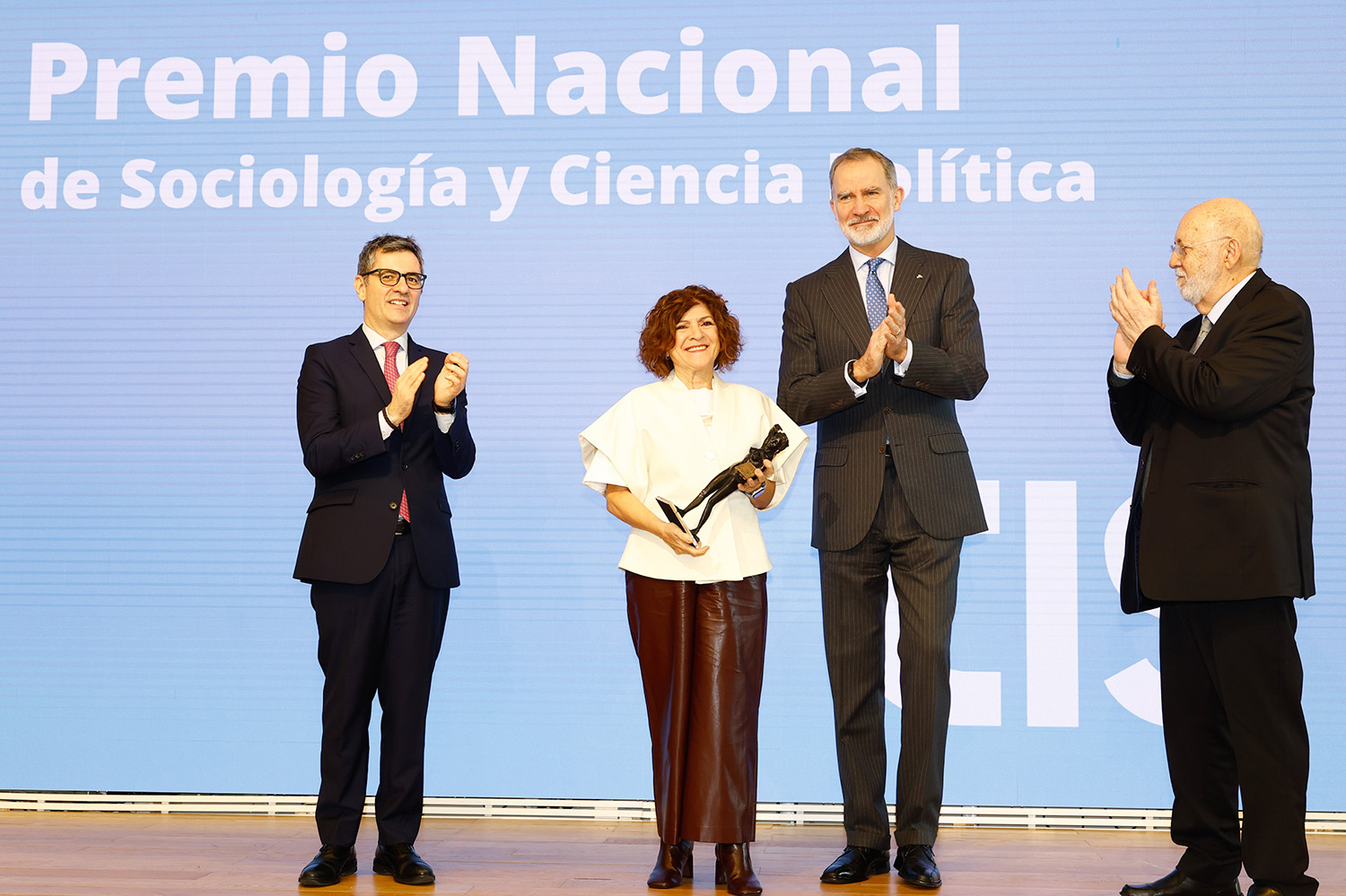 Capitolina Díaz recibe el premio del CIS 3