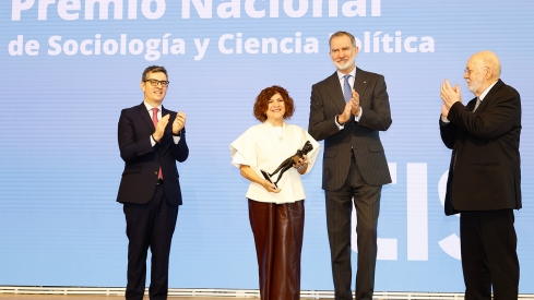 Capitolina Díaz recibe el premio del CIS | Foto: Twitter de la Casa Real