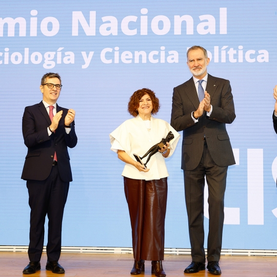 Capitolina Díaz recibe el premio del CIS | Foto: Twitter de la Casa Real