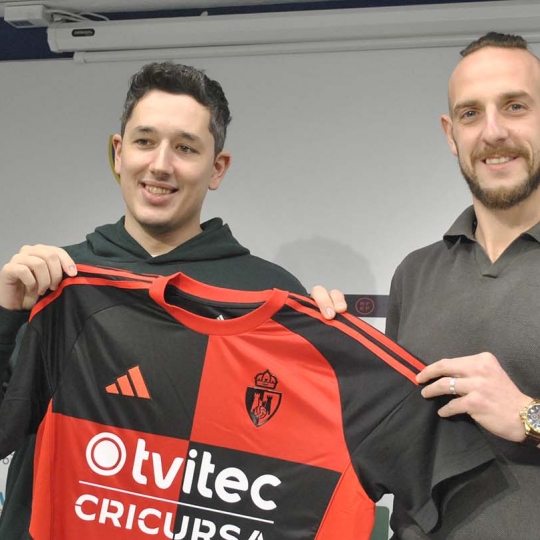 Steven Petkov, «feliz» por «el apoyo» recibido en sus primeras semanas en la Ponferradina