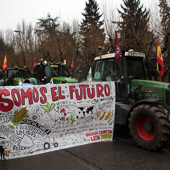 Peio García / ICAL . Salida de la columna de tractores organizada por la Unión de Campesinos de León que parten hacia Madrid para protagonizar una protesta el 11 de febrero