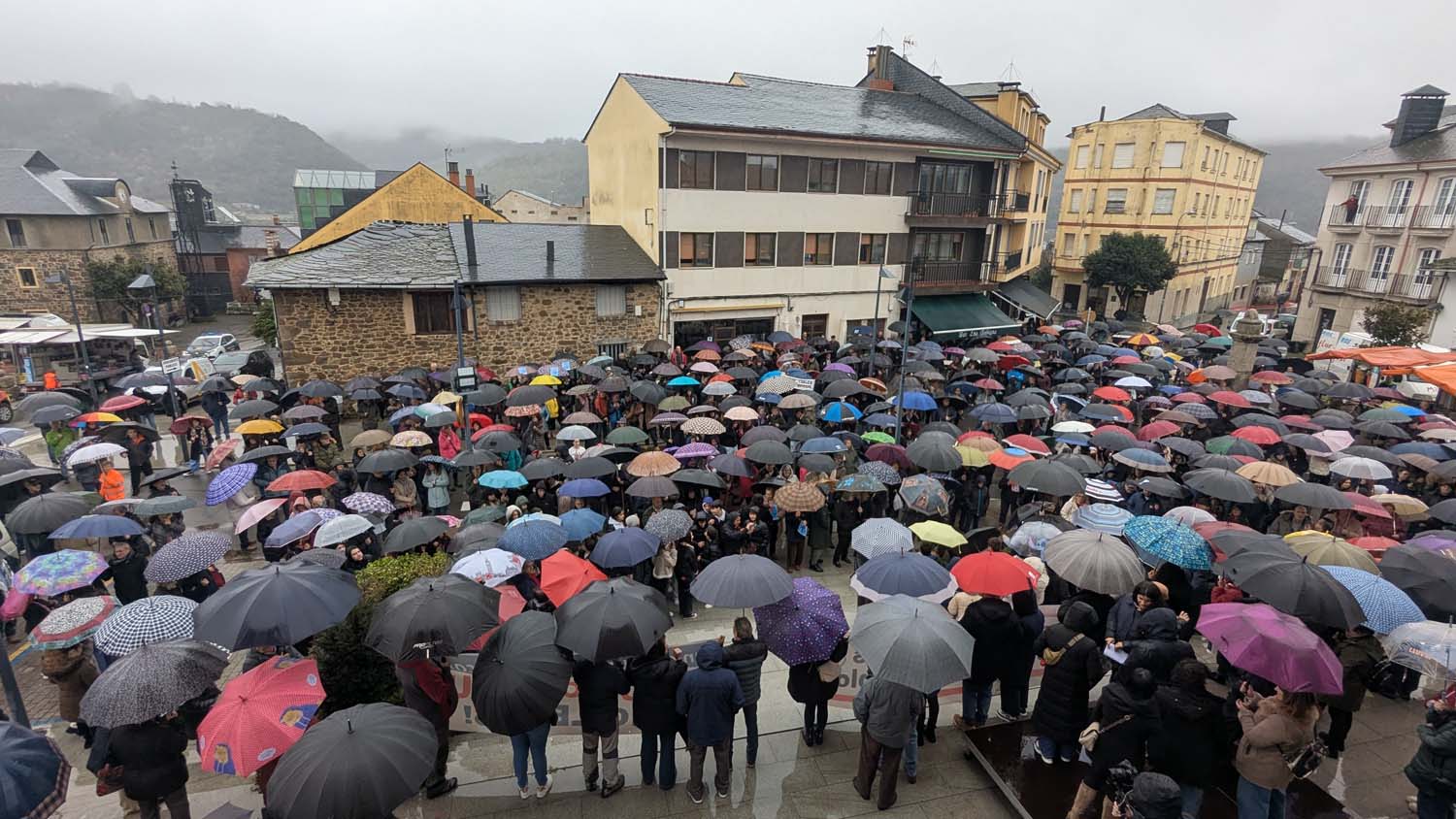 Concentración en Toreno por la falta de médicos 