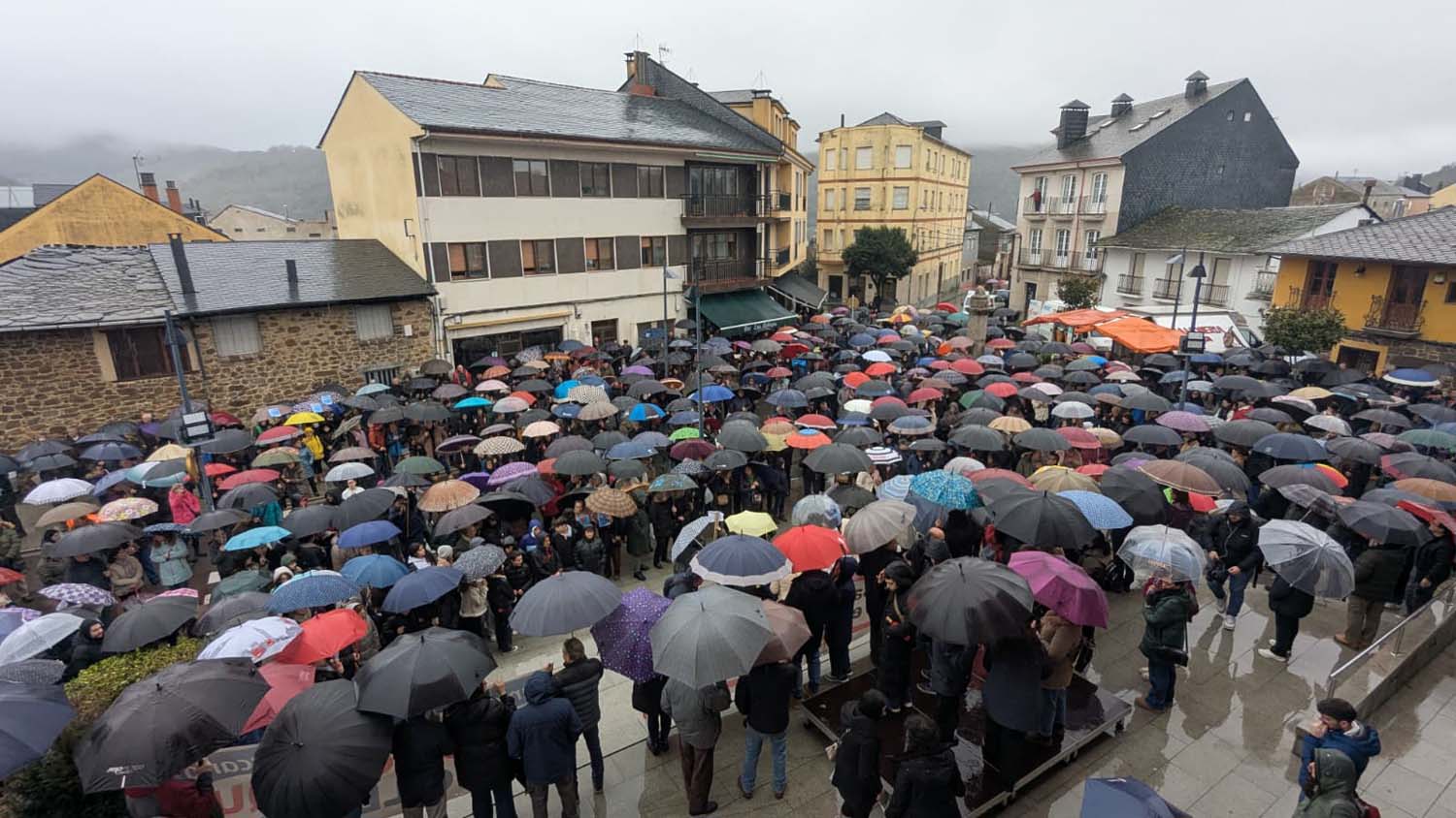 Concentración en Toreno por la falta de médicos