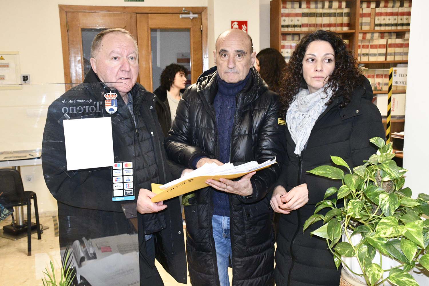 Concentración en Toreno por la falta de médicos allí y en Páramo y Berlanga. Los alcaldes de los tres pueblos