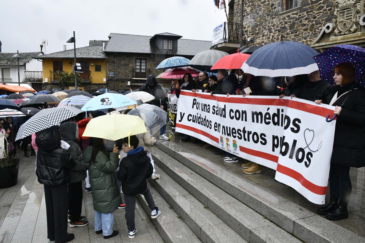 Concentración en Toreno por la falta de médicos allí y en Páramo y Berlanga (33)
