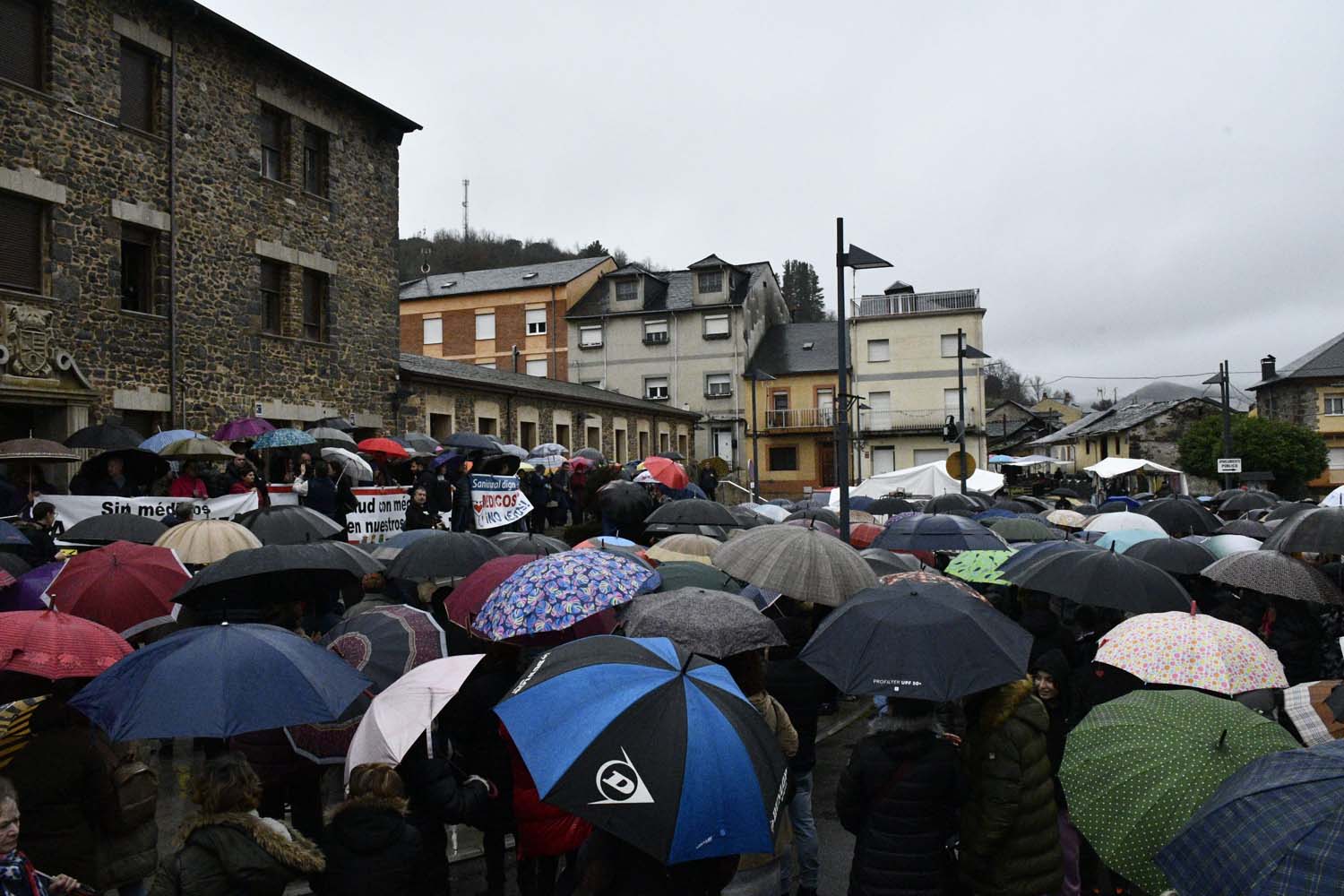 Concentración en Toreno por la falta de médicos allí y en Páramo y Berlanga (28)