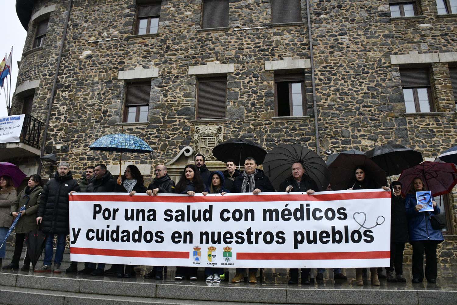 Concentración en Toreno por la falta de médicos allí y en Páramo y Berlanga (23)