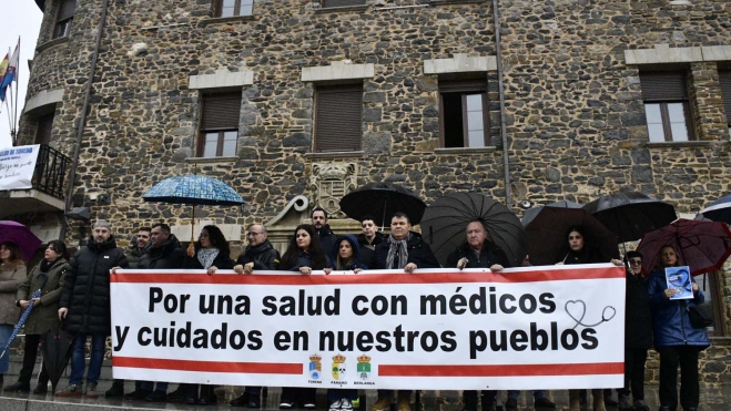 Concentración en Toreno por la falta de médicos allí y en Páramo y Berlanga 