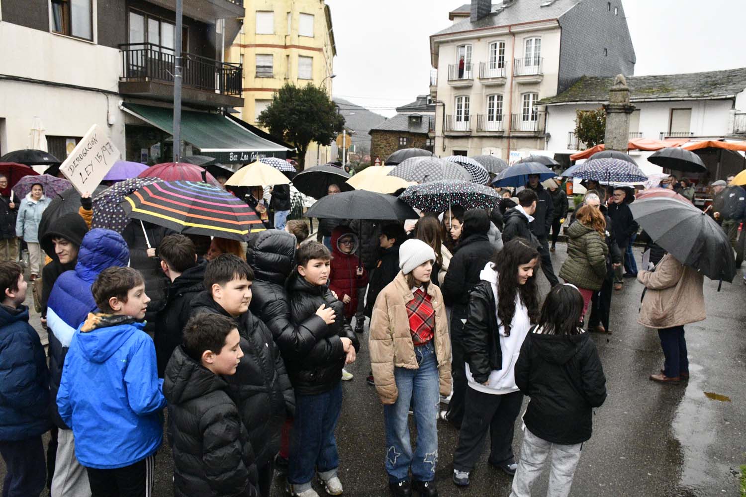 Concentración en Toreno por la falta de médicos allí y en Páramo y Berlanga (24)